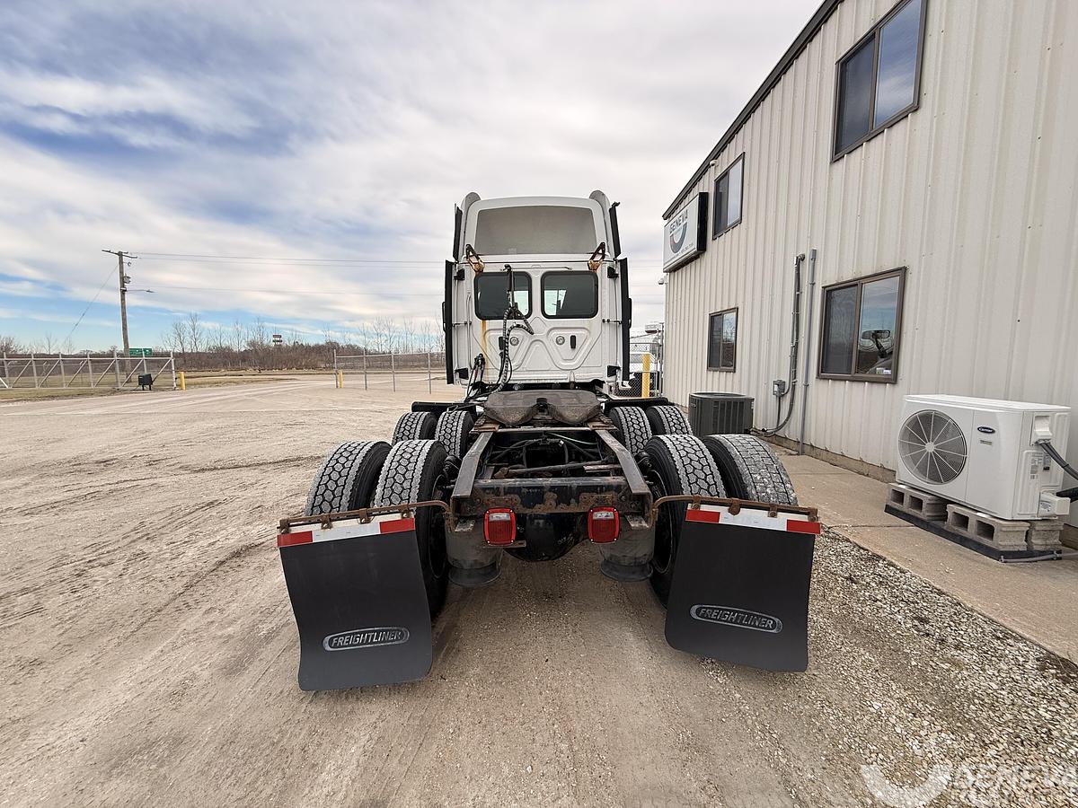 Used 2018 Freightliner Cascadia 113