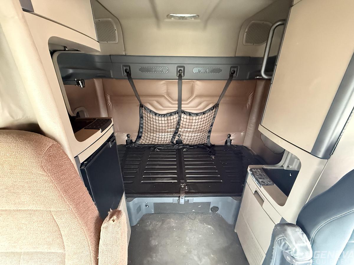 Used 2016 Freightliner CA 125