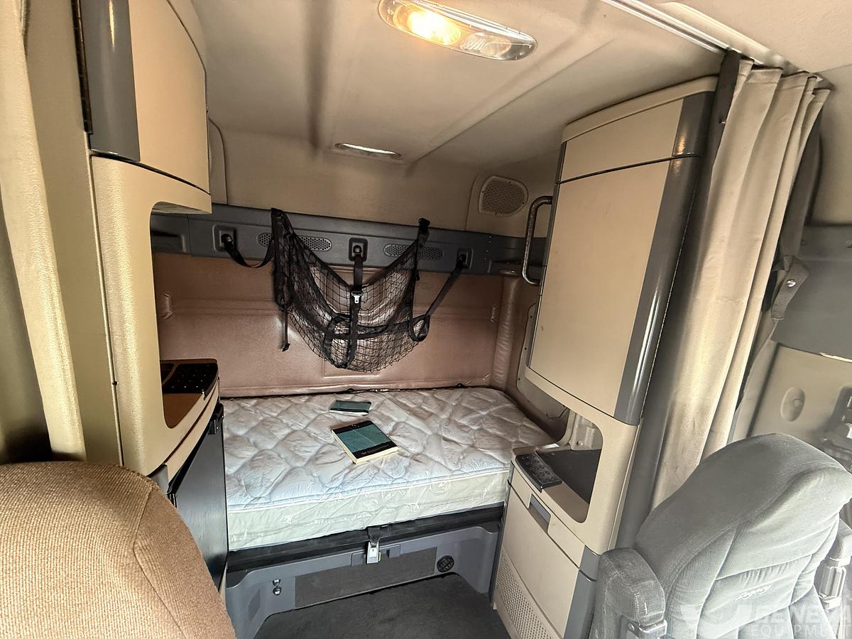 Used 2016 Freightliner CA 125