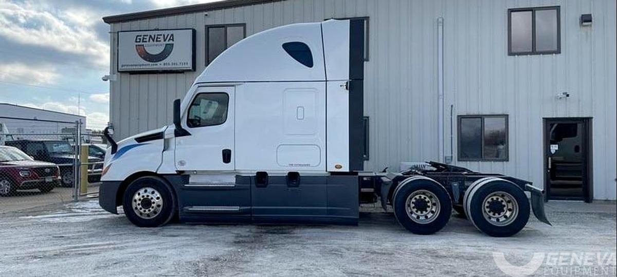 Used 2022 Freightliner Cascadia 126