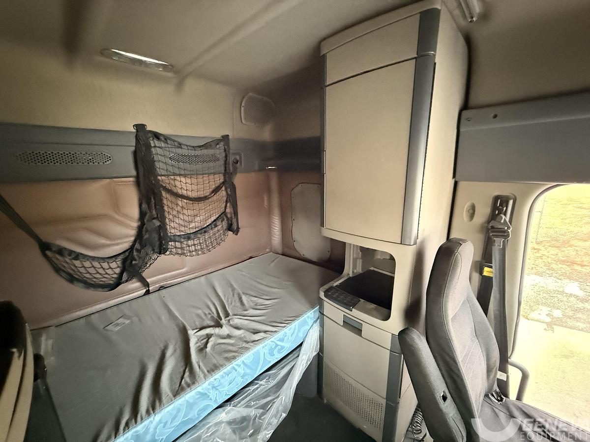 Used 2016 Freightliner CA 125
