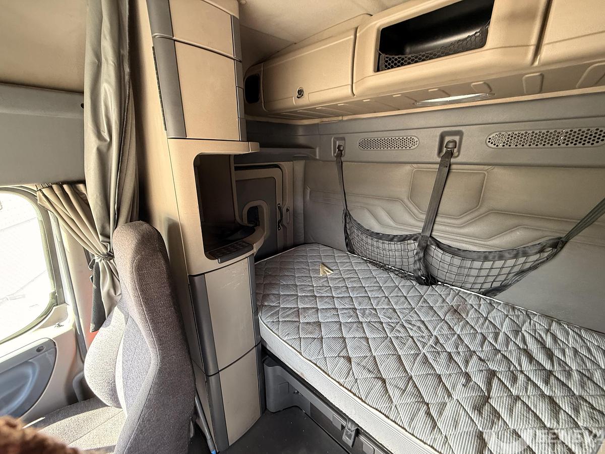 Used 2014 Freightliner CA 125