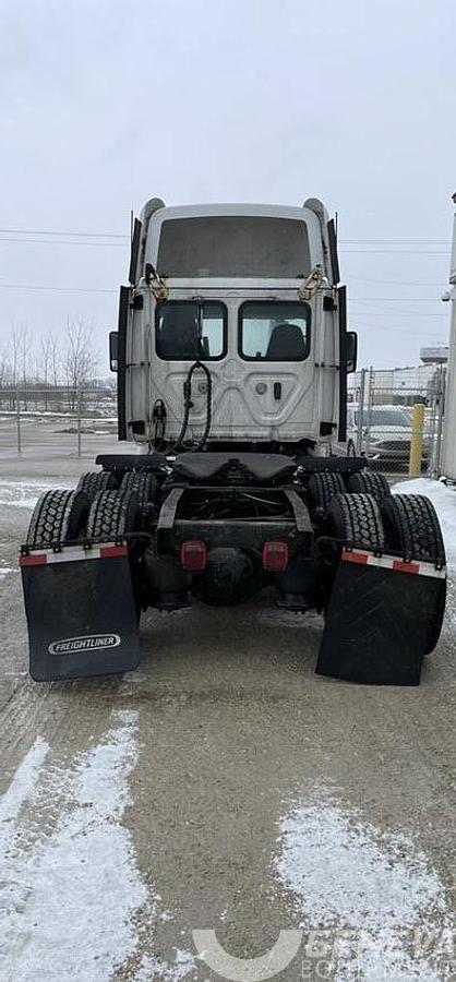 Used 2018 Freightliner Cascadia 113