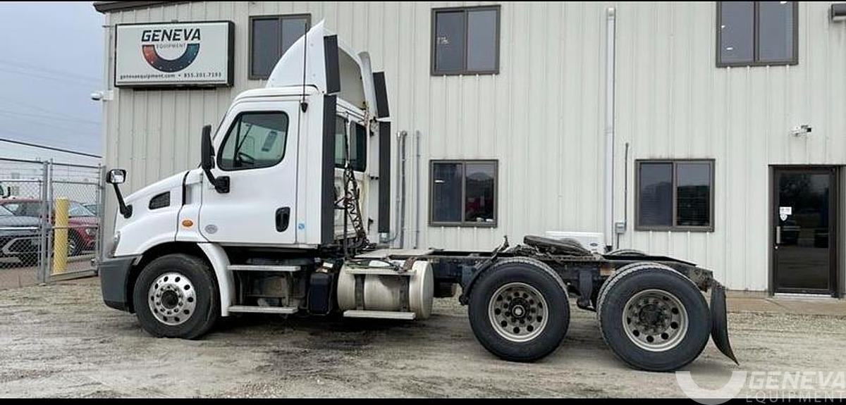 Used 2018 Freightliner Cascadia 113