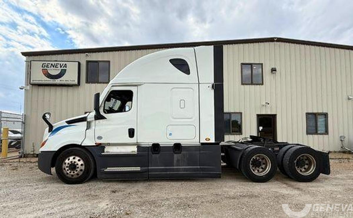 Used 2022 Freightliner Cascadia 126
