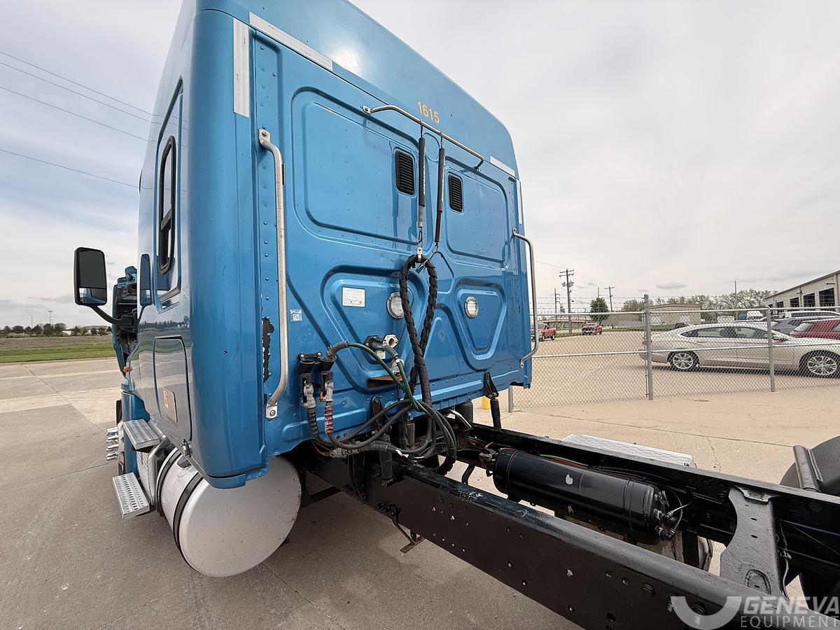 Used 2016 Freightliner CA 125