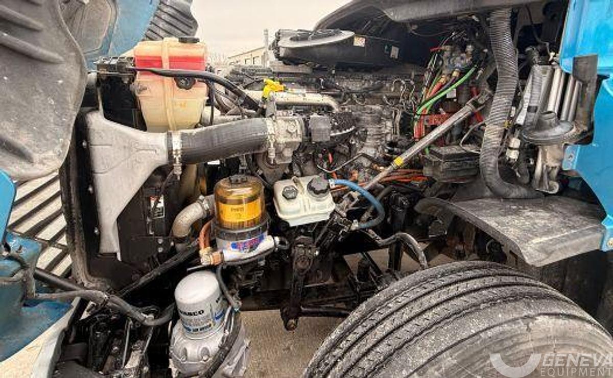 Used 2016 Freightliner CA 125