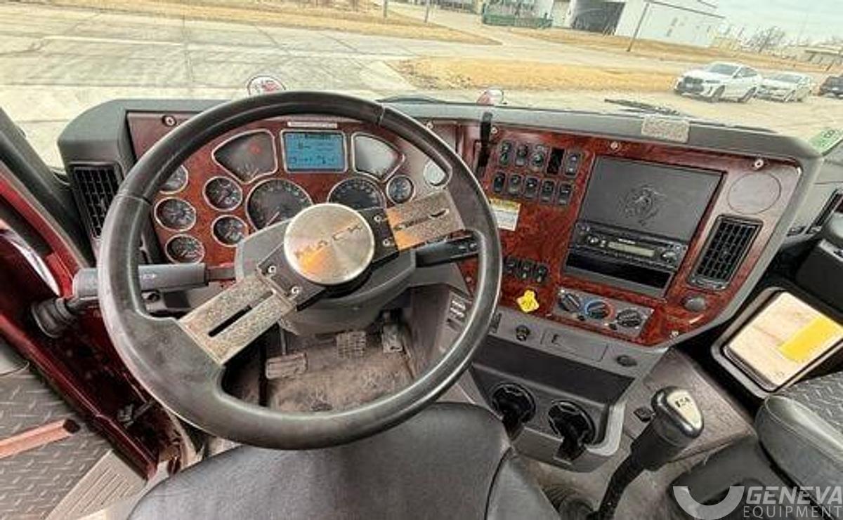 Used 2016 Mack Pinnacle CXU613 (TK8494)