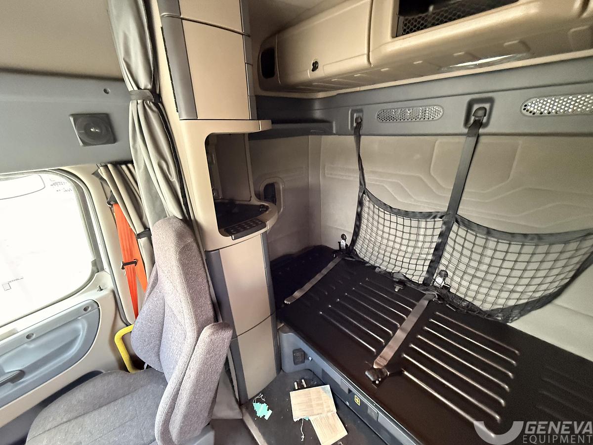 Used 2020 Freightliner Cascadia 113