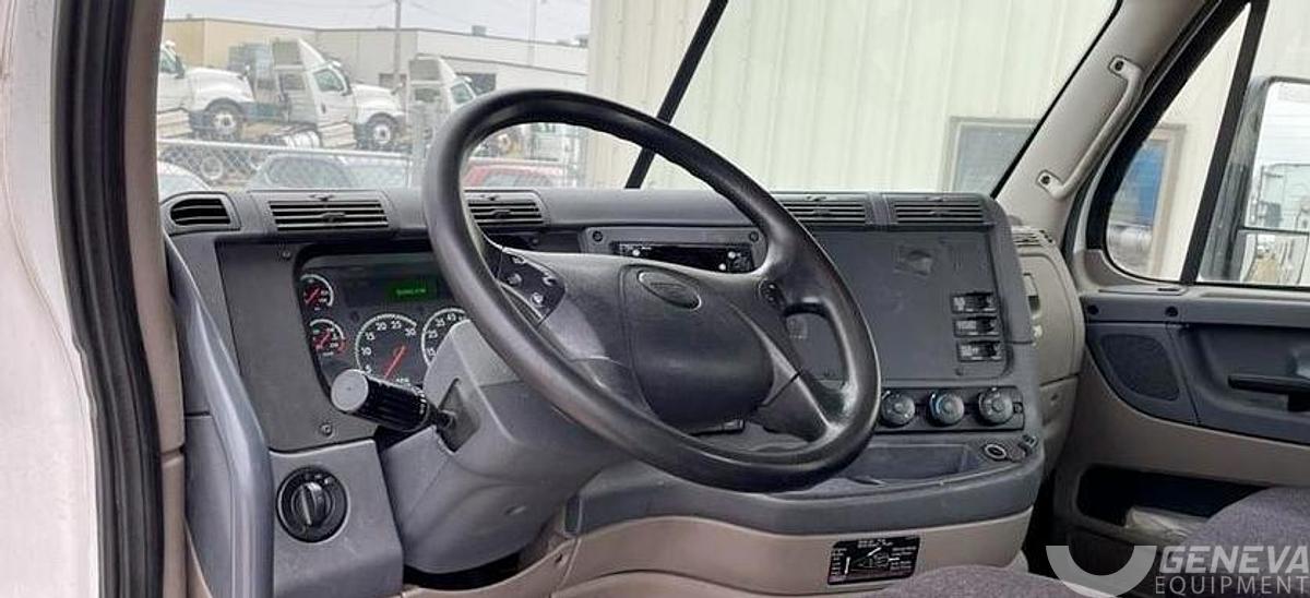 Used 2018 Freightliner Cascadia 113