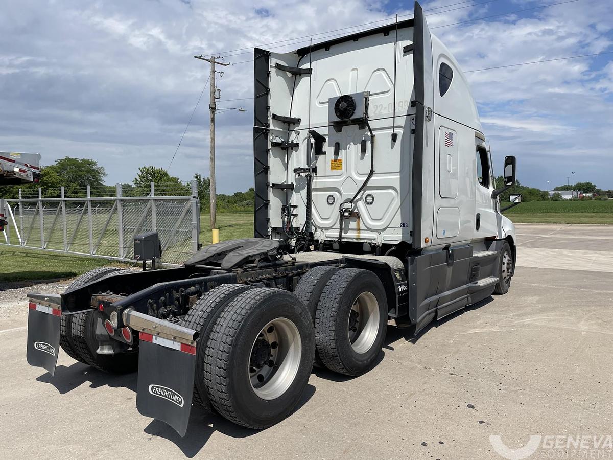 Used 2022 Freightliner Cascadia 126