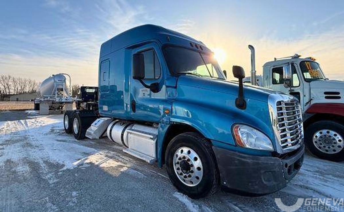 Used 2016 Freightliner CA 125