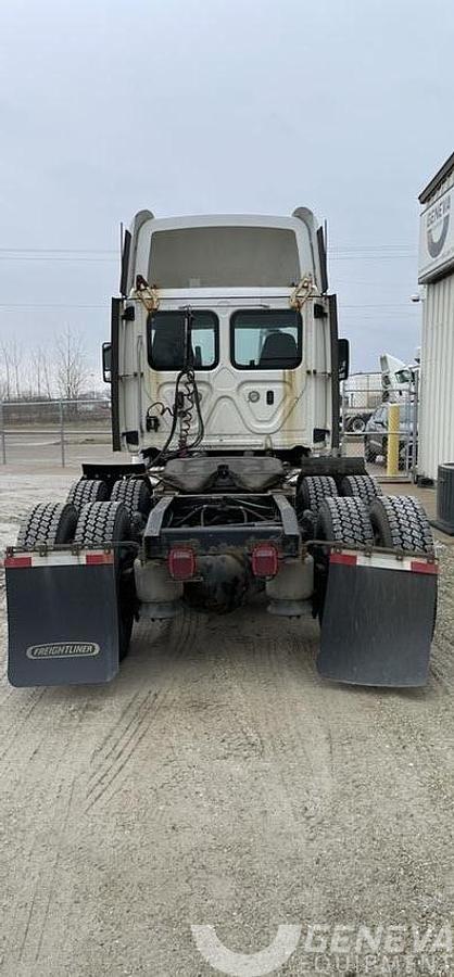 Used 2018 Freightliner Cascadia 113