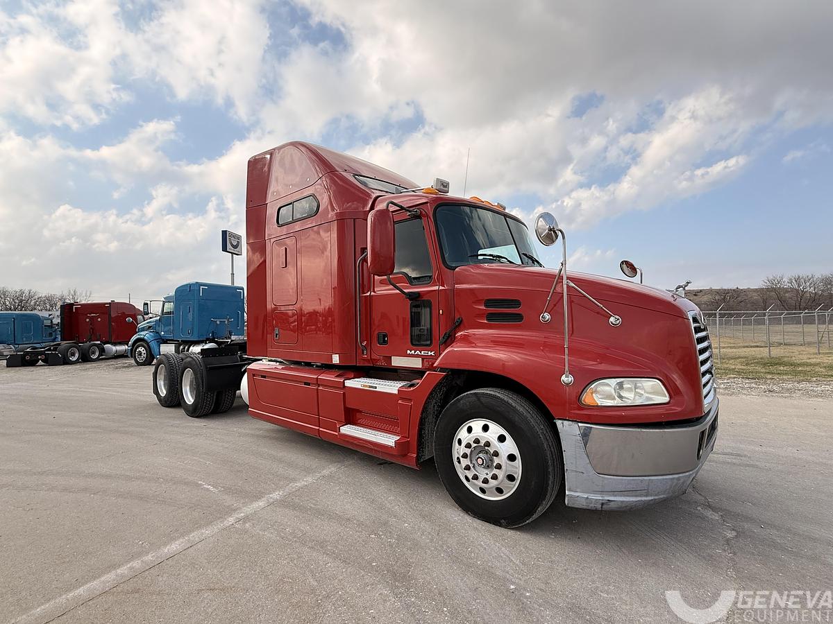 Used 2015 Mack CXU613