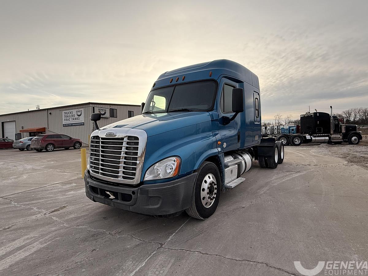 Used 2016 Freightliner CA 125