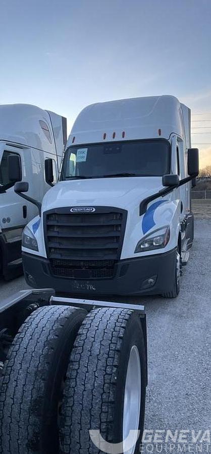 Used 2022 Freightliner Cascadia 126