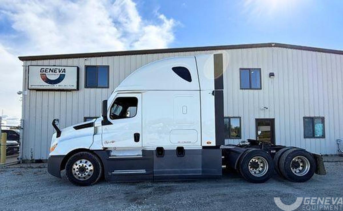 Used 2021 Freightliner Cascadia 126