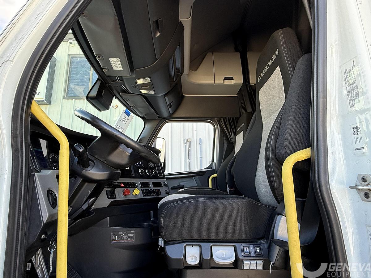 Used 2021 Freightliner Cascadia 126