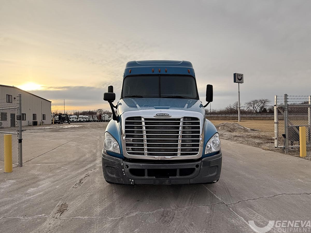 Used 2016 Freightliner CA 125