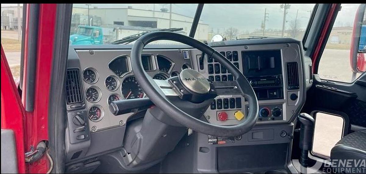 Used 2015 Mack CXU613