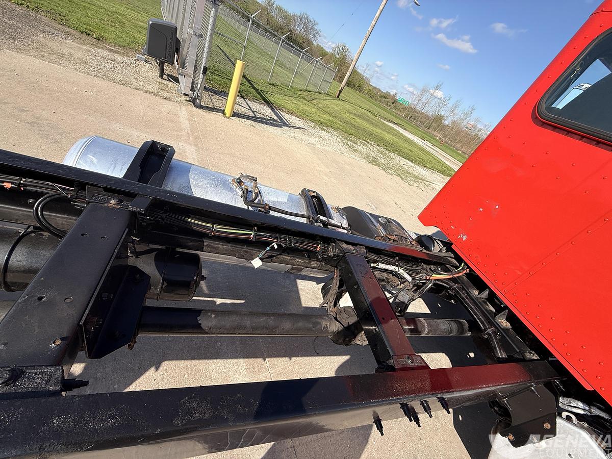 Used 2015 Peterbilt 348