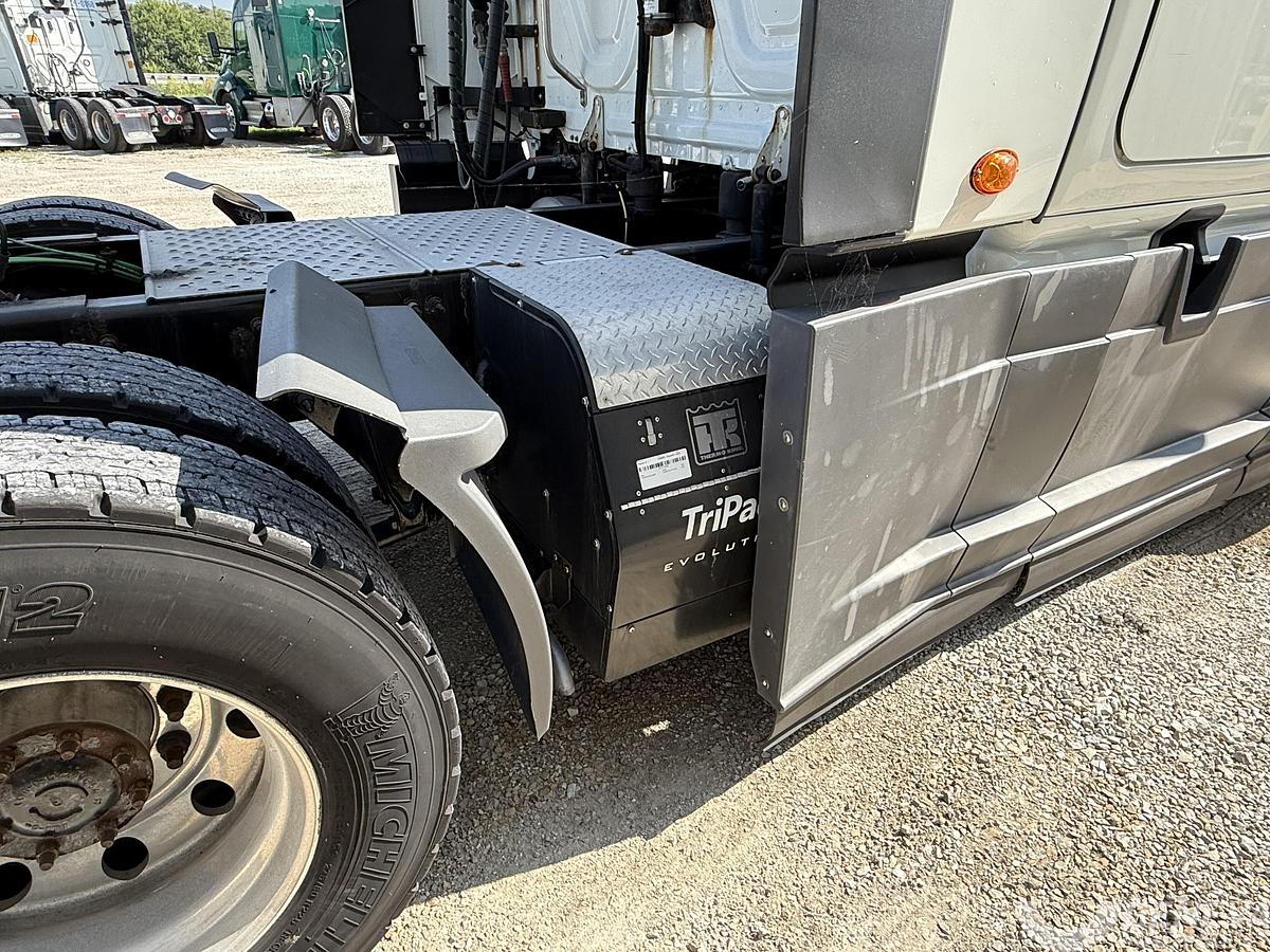 Used 2021 Freightliner Cascadia 126