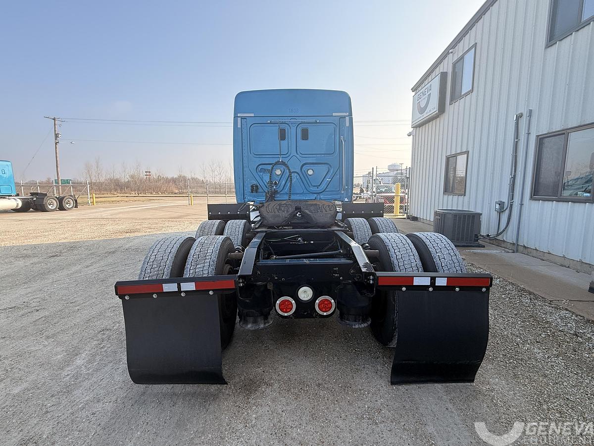Used 2016 Freightliner CA 125