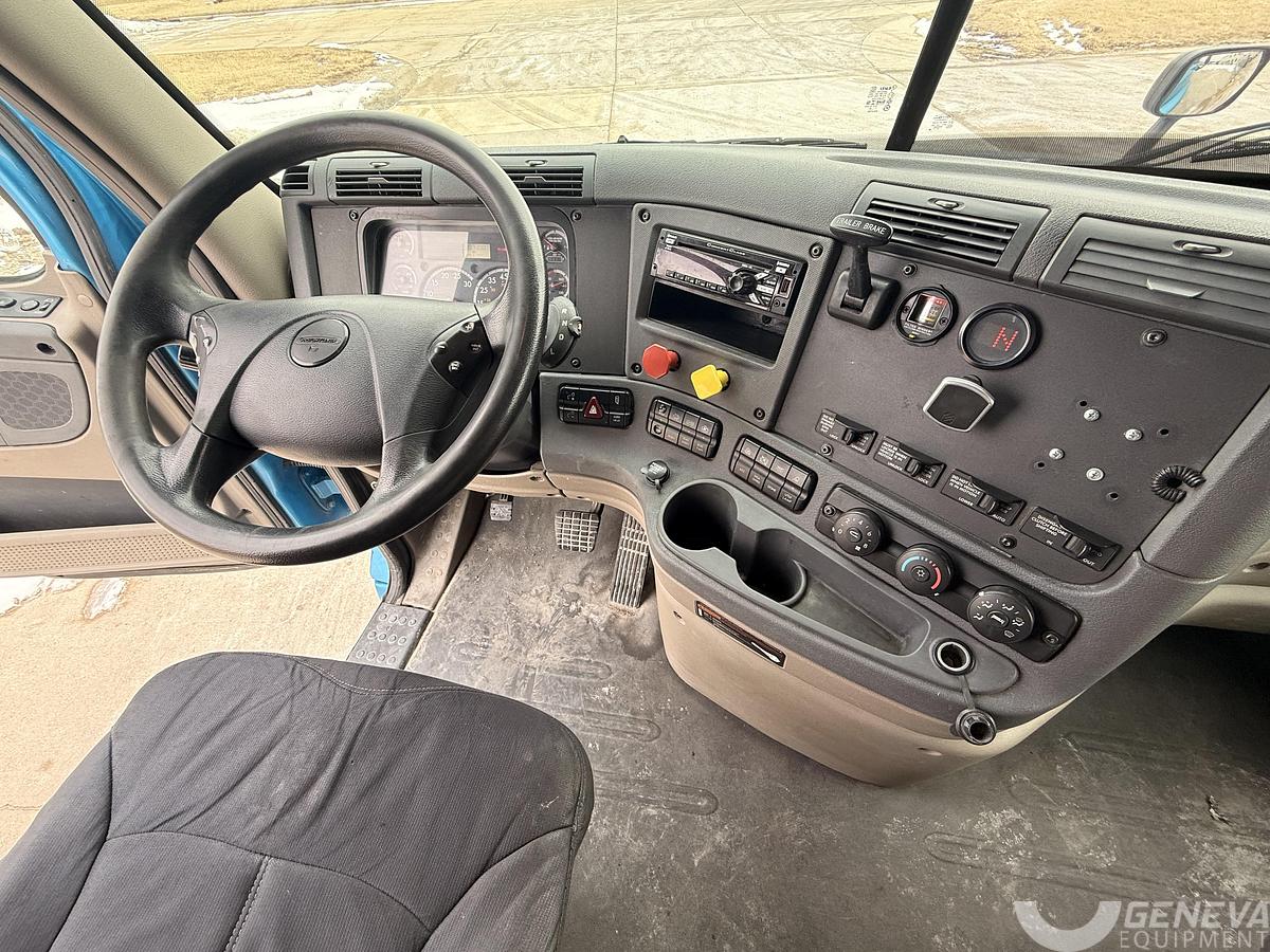 Used 2016 Freightliner CA 125