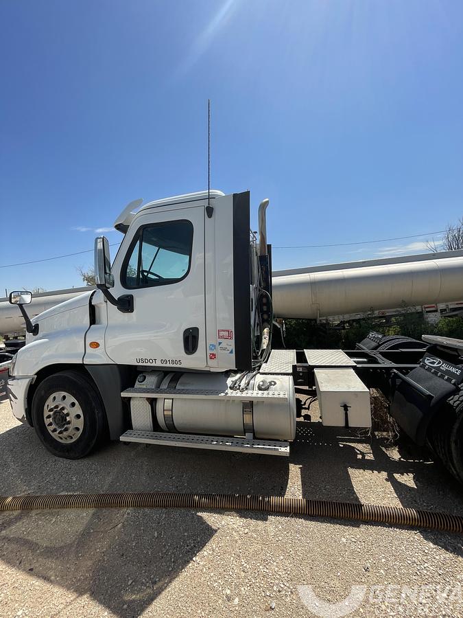Used 2015 Freightliner Cascadia 125