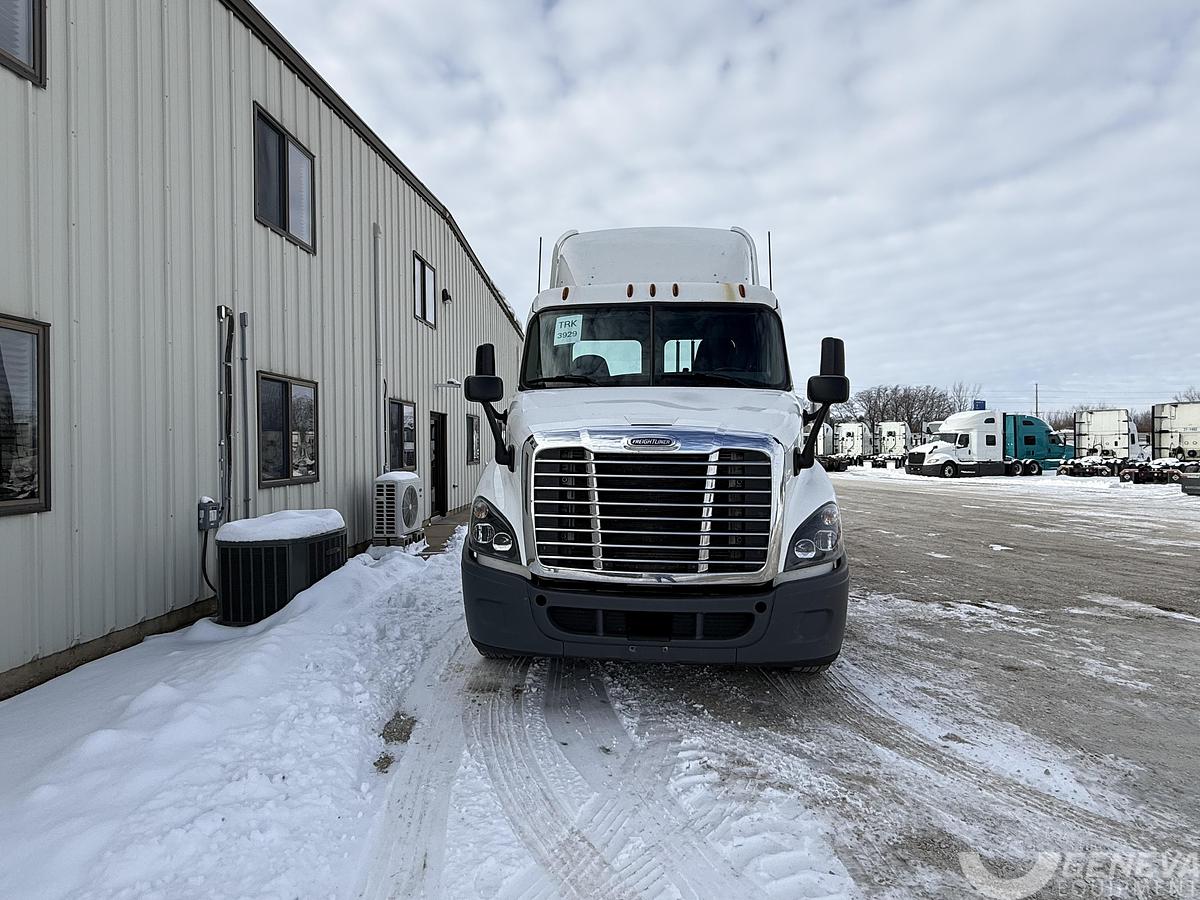 Used 2018 Freightliner Cascadia 113