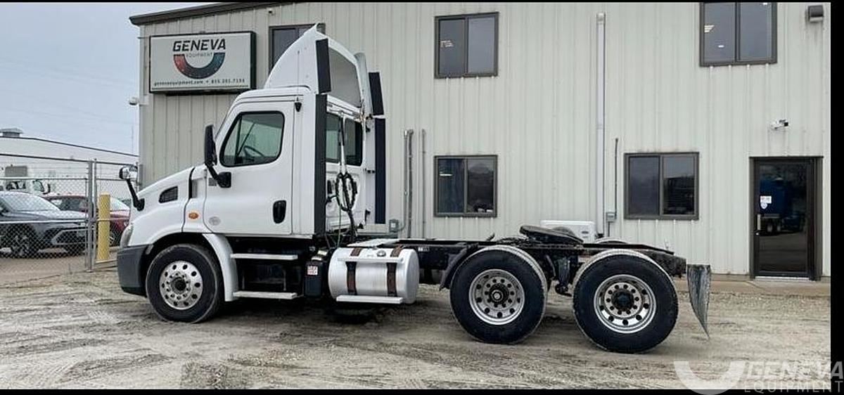 Used 2018 Freightliner Cascadia 113