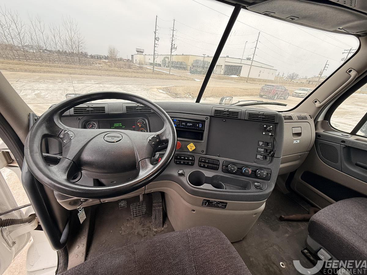 Used 2018 Freightliner Cascadia 113