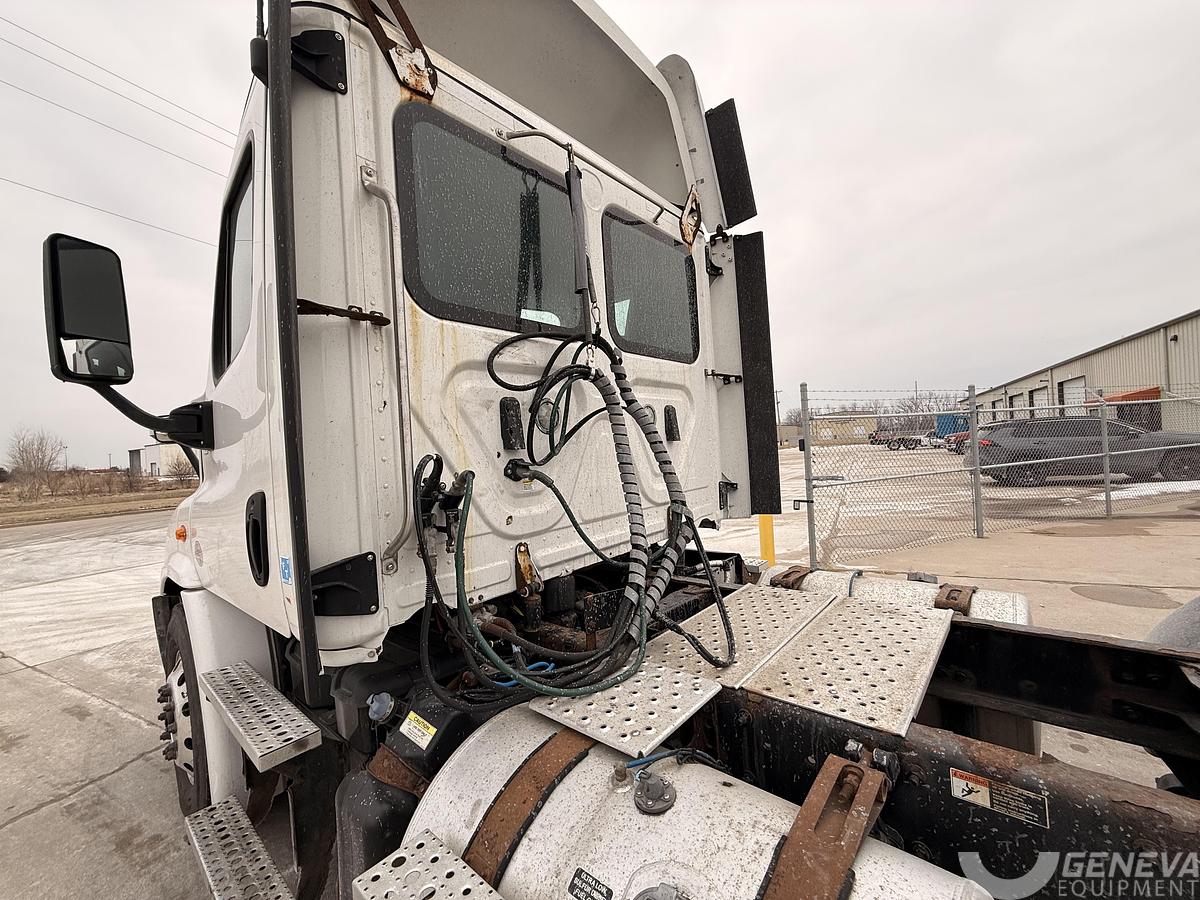 Used 2018 Freightliner Cascadia 113