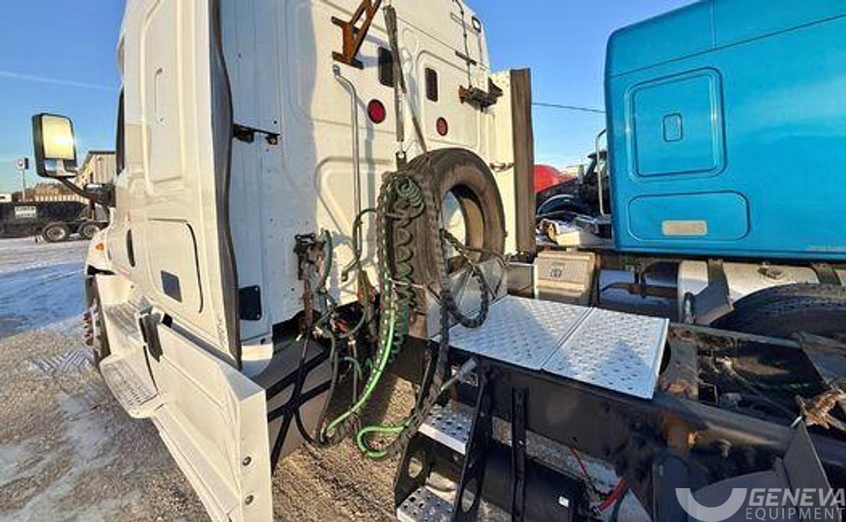 Used 2014 Freightliner CA 125