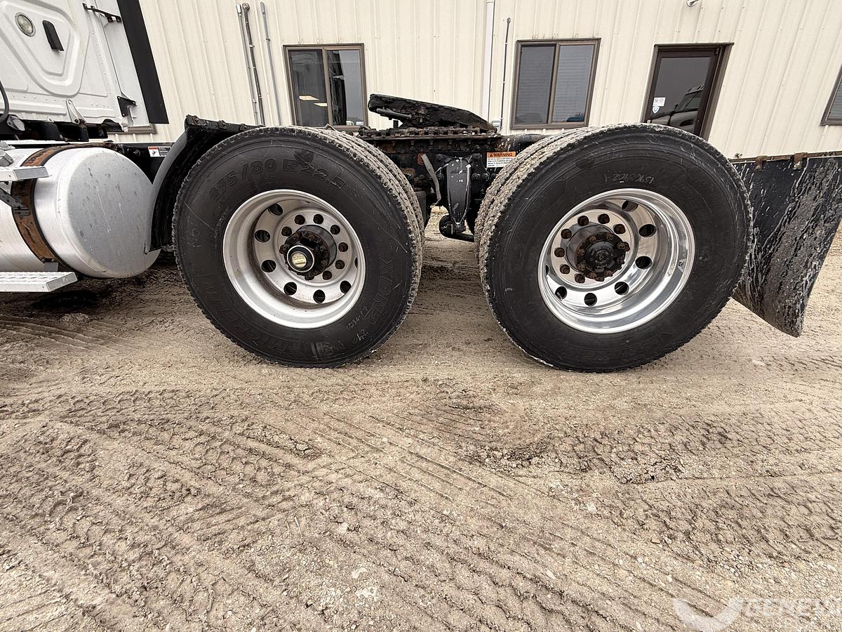 Used 2018 Freightliner Cascadia 113