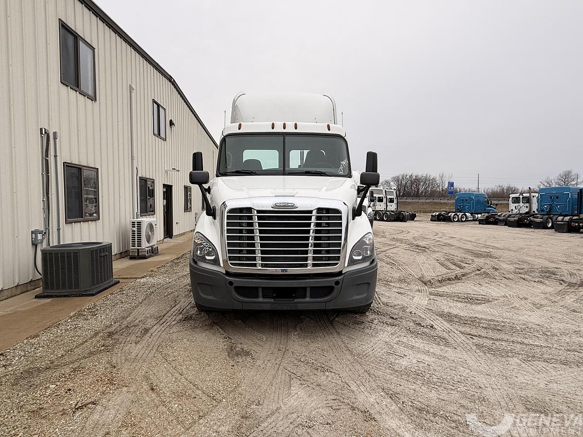 Used 2018 Freightliner Cascadia 113