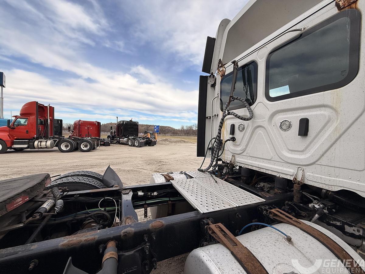 Used 2018 Freightliner Cascadia 113
