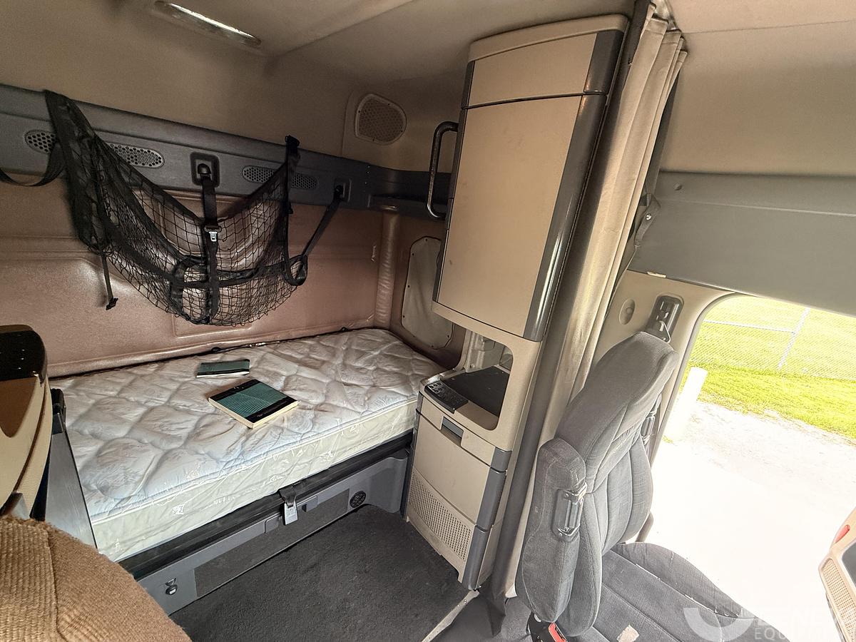 Used 2016 Freightliner CA 125