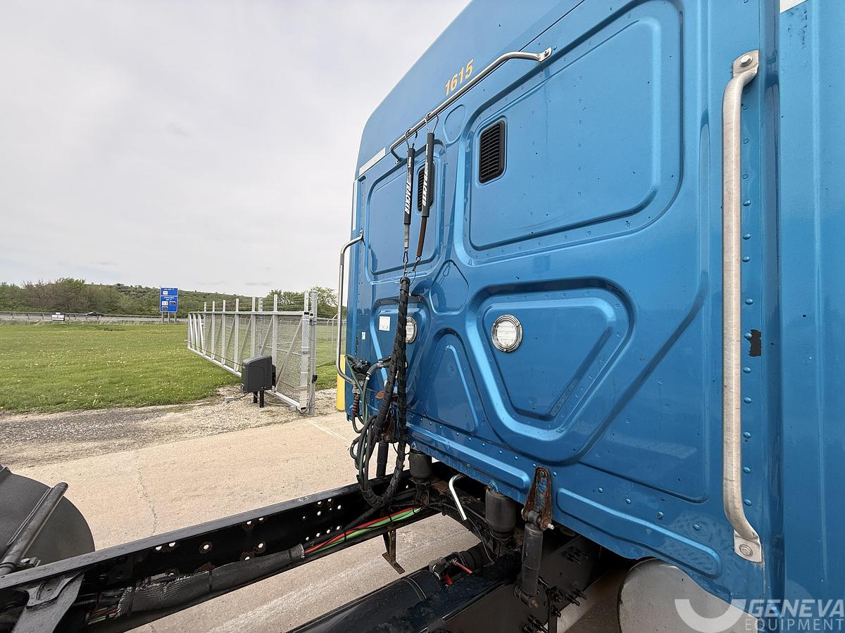 Used 2016 Freightliner CA 125