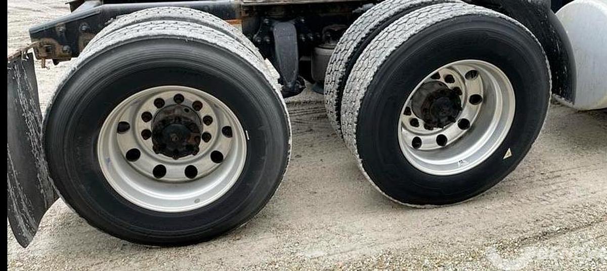 Used 2018 Freightliner Cascadia 113