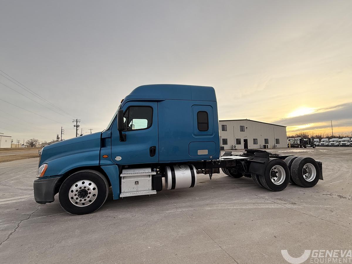 Used 2016 Freightliner CA 125