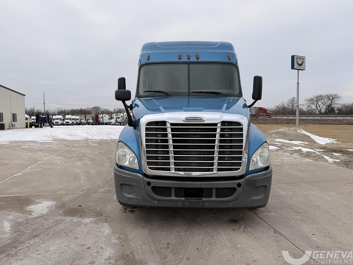 Used 2016 Freightliner CA 125
