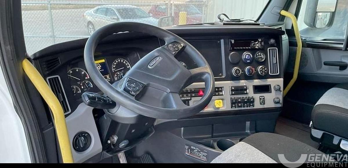 Used 2022 Freightliner Cascadia 126