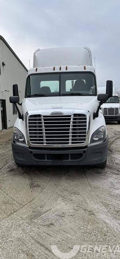 Used 2018 Freightliner Cascadia 113