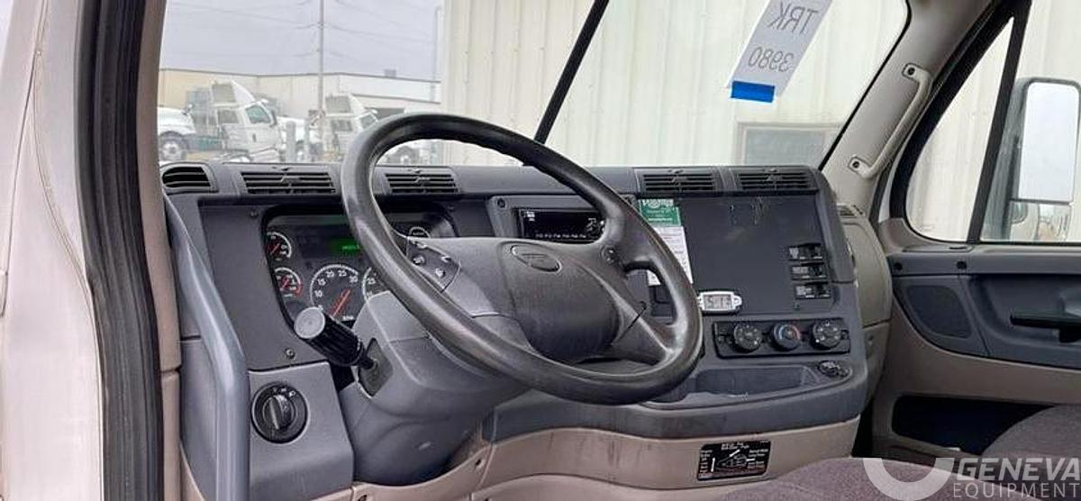 Used 2018 Freightliner Cascadia 113