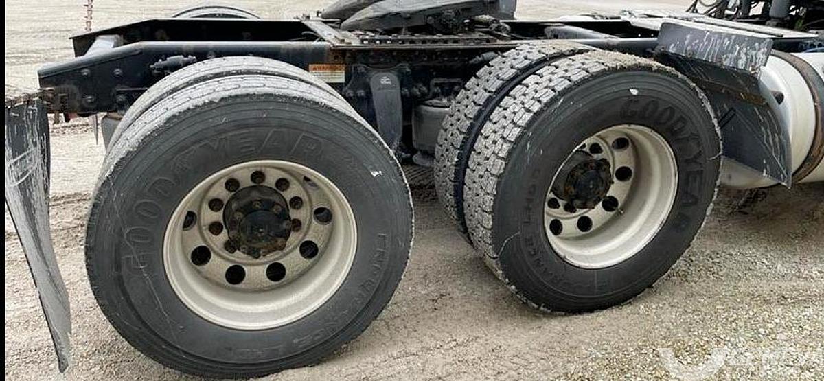 Used 2018 Freightliner Cascadia 113