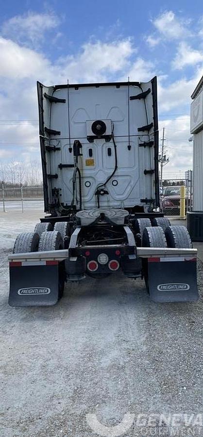 Used 2022 Freightliner Cascadia 126