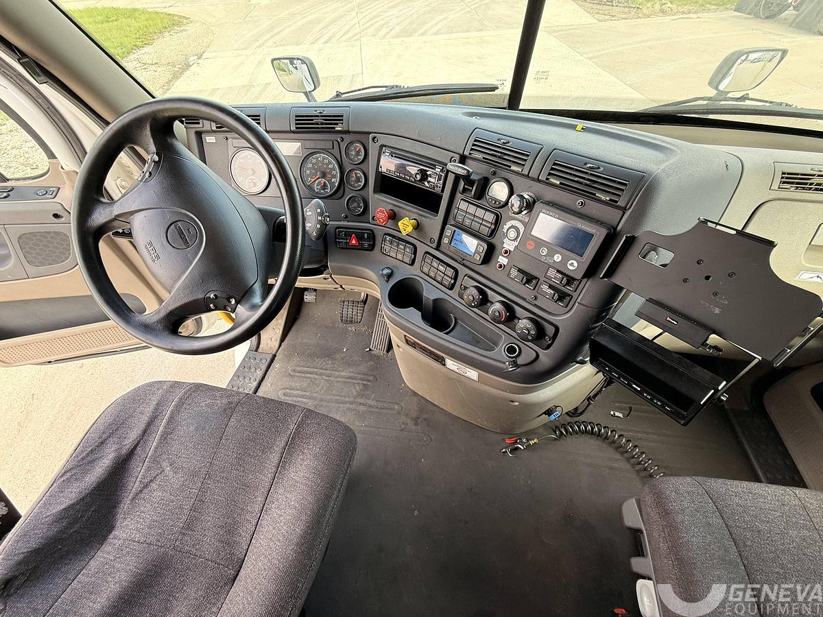 Used 2020 Freightliner Cascadia 113