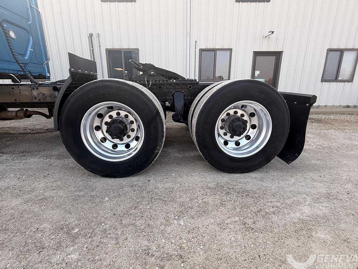 Used 2016 Freightliner CA 125