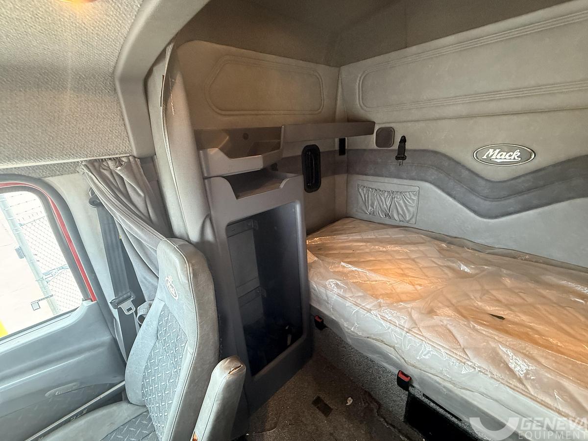 Used 2014 Mack Pinnacle CXU613